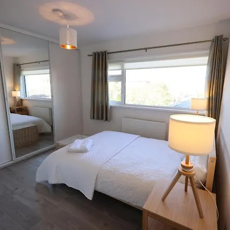 Large Double 15mins From City Centre & Airport 홈스테이 *