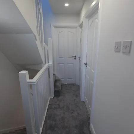 홈스테이 Large Double 15mins From City Centre & Airport