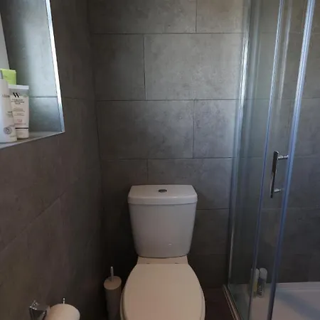 Large Double 15mins From City Centre & Airport *