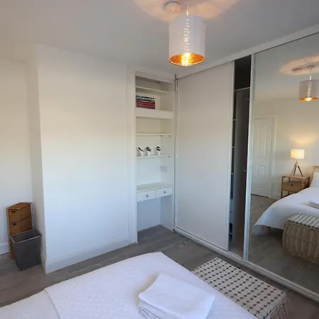 Large Double 15mins From City Centre & Airport *
